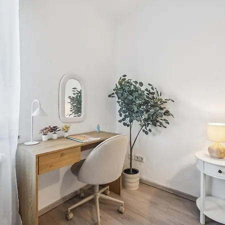 Zentrales Helles Apartment, Kueche, Parkplatz *